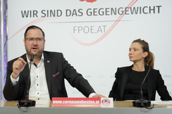 FPÖ-Generalsekretär Christian Hafenecker und Verfassungssprecherin Susanne Fürst.