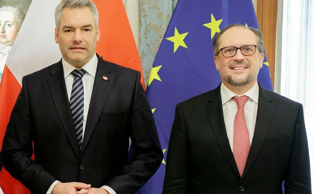 Bundeskanzler Karl Nehammer und Außenminister Alexander Schallenberg setzen Österreichs Neutralität aufs Spiel.