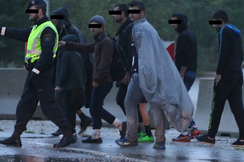 Während andere europäische Länder aktiv gegen illegale Migration vorgehen, wird jeder, der Österreichs Grenze illegal überschreitet, aufgenommen und rundumversorgt.
