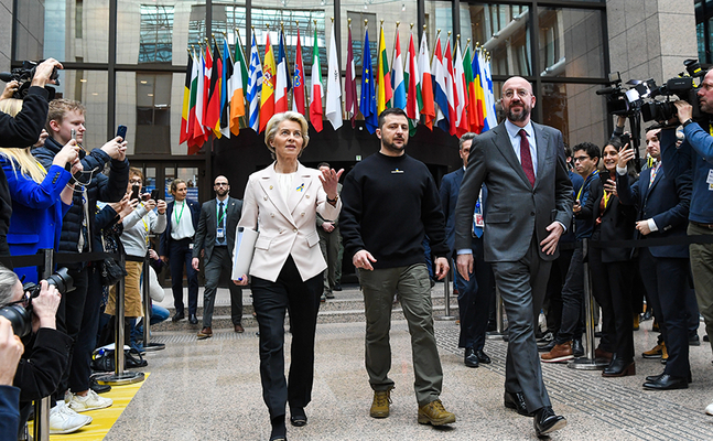 Im Krieg vereint: EU-Kommissionspräsidentin Ursula von der Leyen, Ukraines Präsident Wolodymyr Selenskyj, EU-Ratspräsident Charles Michel.