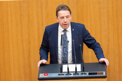 FPÖ-wirtschaftssprecher Erwin Angerer im Parlament.