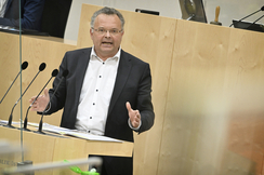 FPÖ-Tourismussprecher Gerald Hauser im Nationalrat.