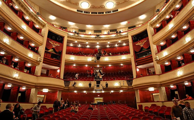 Von wegen Ende des "Lockdown für Ungeimpfte": Diese dürfen auch weiterhin nicht ins Theater oder andere Veranstaltungen, was für den Kulturbetrieb ruinöse Auswirkungen hat.