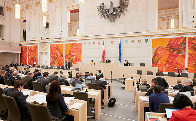 In weniger als drei Jahren schon zwölf von insgesamt 19 Ministern ausgetauscht - FPÖ-Bundesräte kritisieren besonders chaotische Zustände im Gesundheitsminsterium.