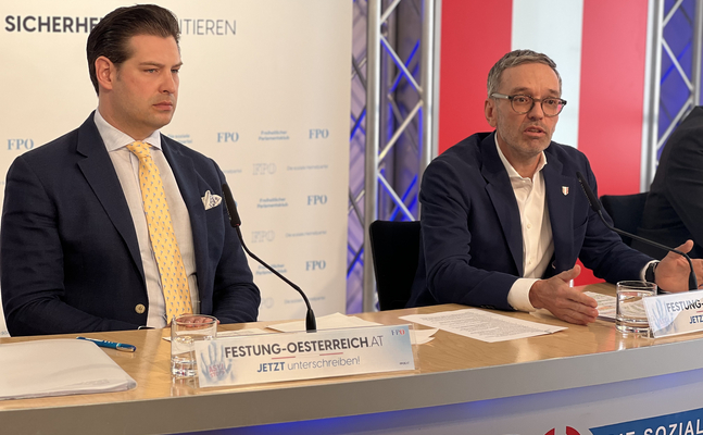 FPÖ-Bautensprecher Philipp Schrangl ud -Bundesparteiobmann Herbert Kickl.