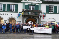 Im steirischen Kindberg protestieren Bürger aller Fraktionen gegen ein Asyl-Massenquartier.