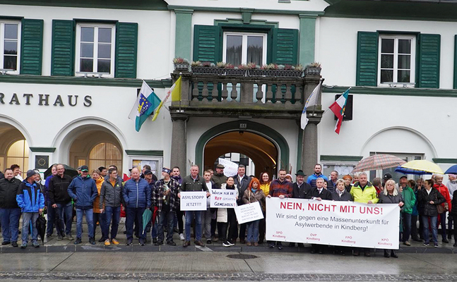 Im steirischen Kindberg protestieren Bürger aller Fraktionen gegen ein Asyl-Massenquartier.