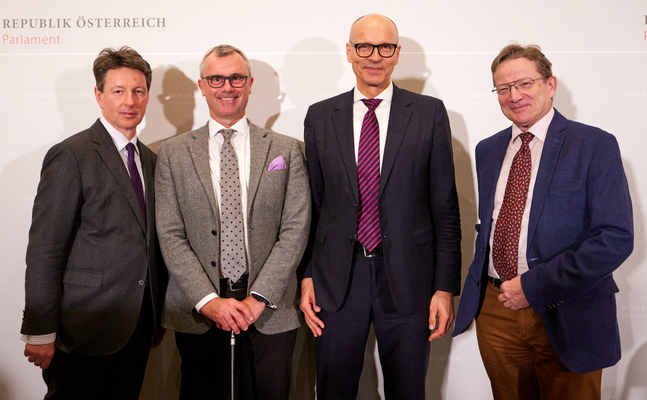 Die Vortragenden der Veranstaltung "175 Jahre bürgerliche Revolution von 1818": Norbert Nemeth, Norbert Hofer, Harald Stefan und Christian Neschwara (von links). - Foto: Parlamentsdirektion/Thomas Topf