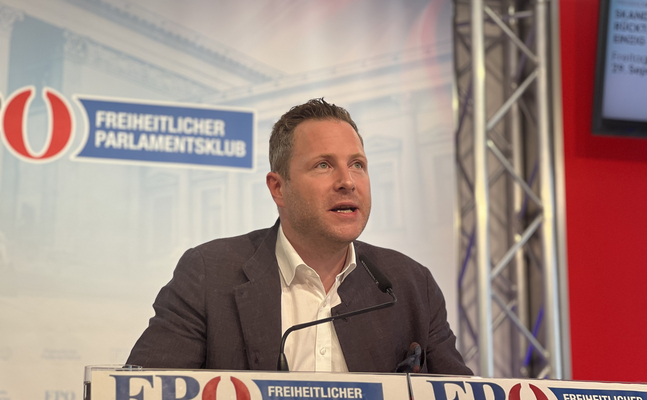 FPÖ-Generalsekretär Michael Schnedlitz bei seiner Pressekonferenz in Wien.