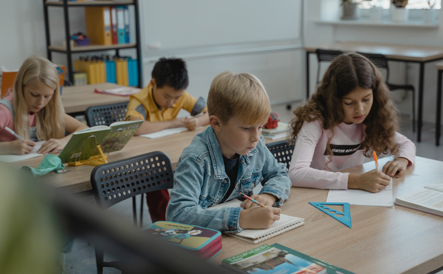 Bildungsminster Polaschek weiß nicht, ob im Herbst genug Lehrer für den Schulunterricht verfügbar sind, kritisierte die FPÖ im Nationalrat.