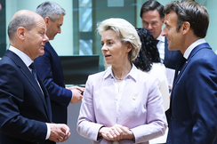 Keine Einsicht trotz desaströser Wirtschaftsdaten: Deutschlands Kanzler Olaf Scholz (l.), EU-Kommissionspräsidentin Ursula von der Leyen, Frankreichs Präsident Emmanuel Macron.